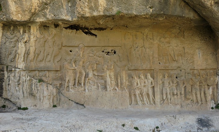 Relief depicting the triumph of Shapur