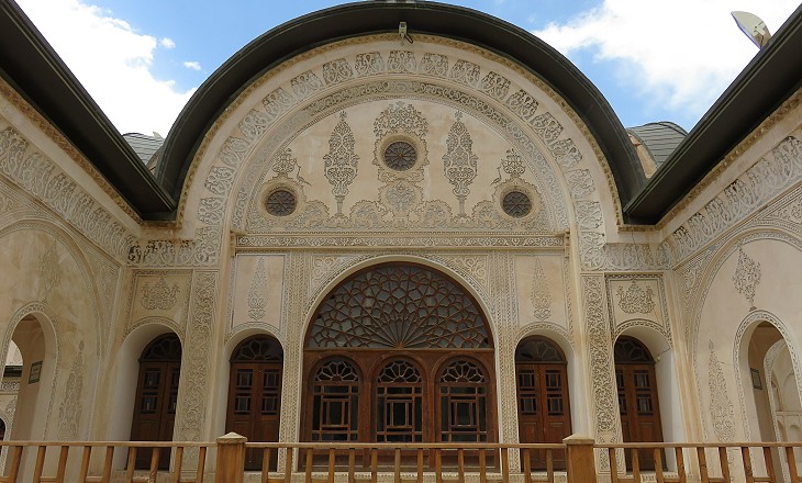 Khan-e Tabatabei - terrace opposite biruni