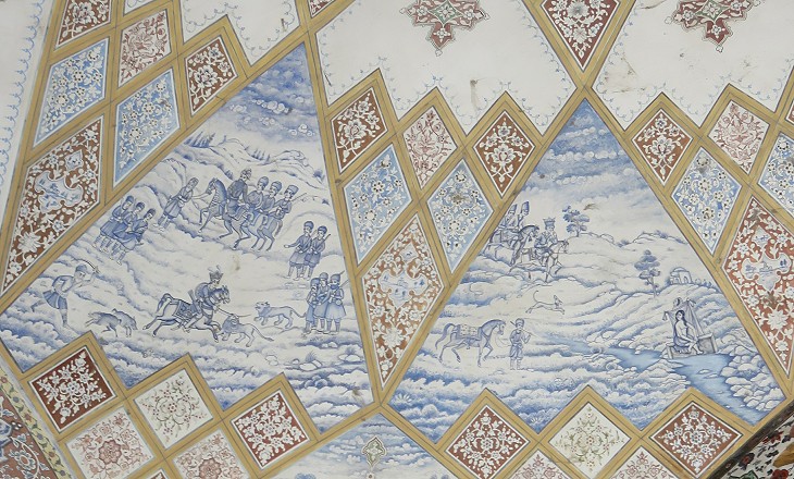 Bagh-e Fin - porcelain-type decoration