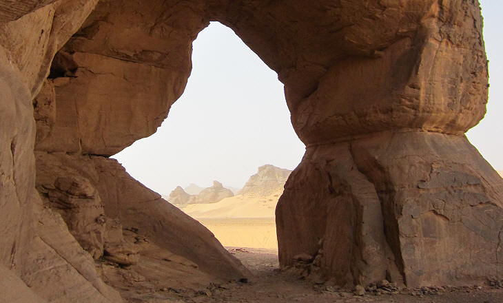 Rock erosion at Uadi Teshuinat (Acacus region)