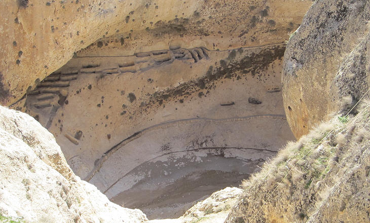 Tombs in al-Fajj'