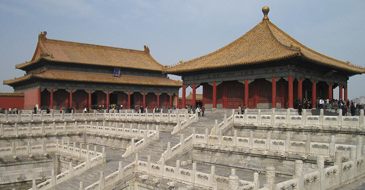 Hall of Preserving Harmony (left) and Hall of Central Harmony (right)