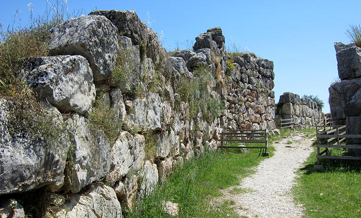 Upper Citadel: passage leading to the inner gate