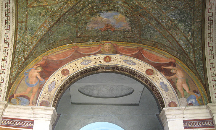 Decoration of the arch leading to the courtyard